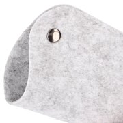 Leichtes erweiterbares Filz - Einsteck-Brillenetui in Grau mit Druckknopf