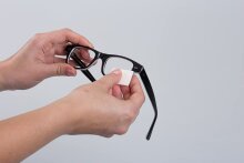 ZEISS Brillen-Reinigungstücher mit Alkohol 50 Stück NEUE REZEPTUR zur schonenden & gründlichen Reinigung Ihrer Brillengläser