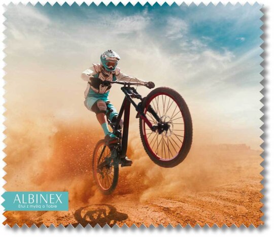Hochwertiges Microfasertuch mit sportlichem Mountainbike Motiv - 17,5 x 15,3 cm