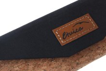 Praktisches Brillenetui aus schwarzem Stoff mit Faltmechanik und Kork-Optik