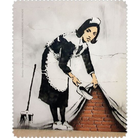 Rannenberg & Friends Brillenputztuch / Microfasertuch - "Sweep it under the Carpet" von Banksy