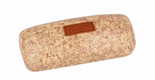 Hochwertiges Hartschalen-Brillenetui mit glänzender Oberfläche in Korkoptik und veredelt durch ein aufgesticktes Lederemblem