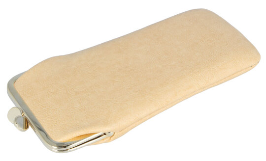 Einstecketui Lara mit Schnappverschluss aus Kunstleder in einem schönen Beige